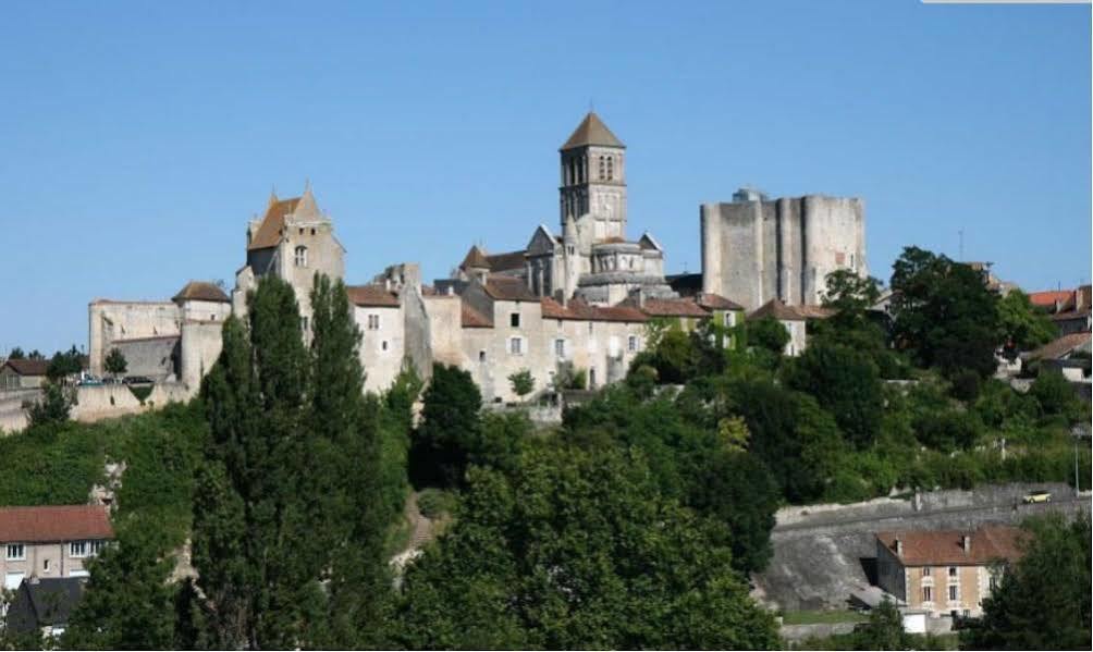 Terres de France - Appart'Hôtel La Roche-Posay Exterior foto
